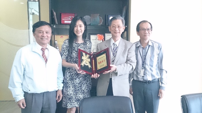 馬來西亞團校長拜訪實習企業暨頒贈獎牌予實習公司